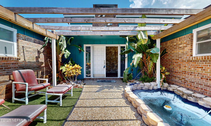 Property Photo: 6433 River Point Drive FL 32003