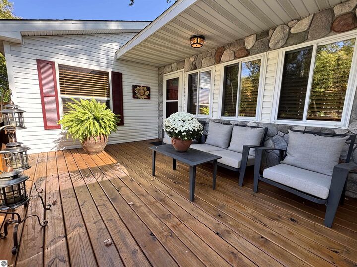 Property Photo:  1110 Hemlock Street  MI 48617 