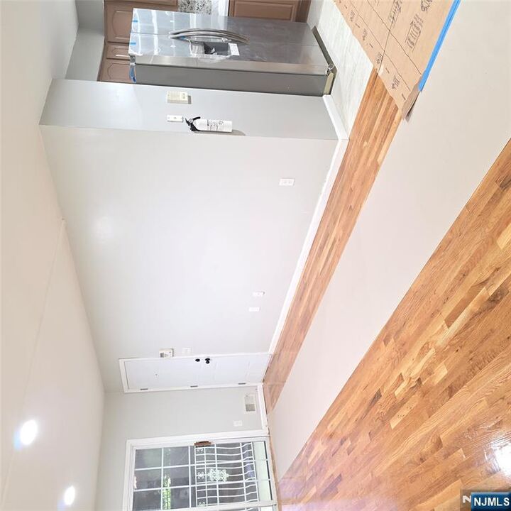 Property Photo:  22 Boylan Street 1  NJ 07106 