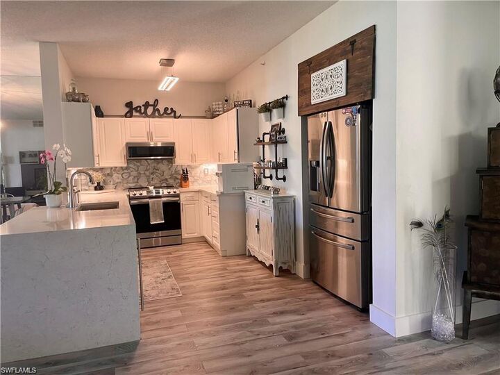 Property Photo:  56 Silver Oaks Cir 102  FL 34119 