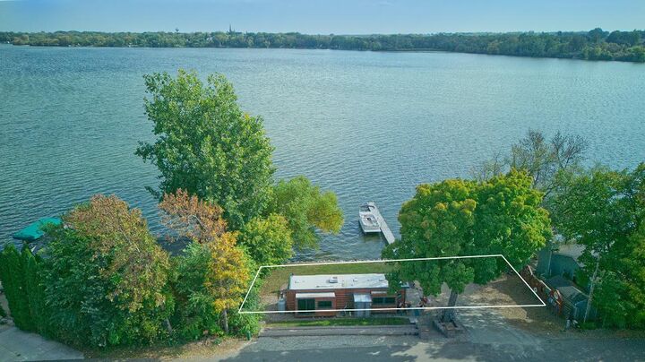 Property Photo:  1701 N Shore Drive  MN 55390 