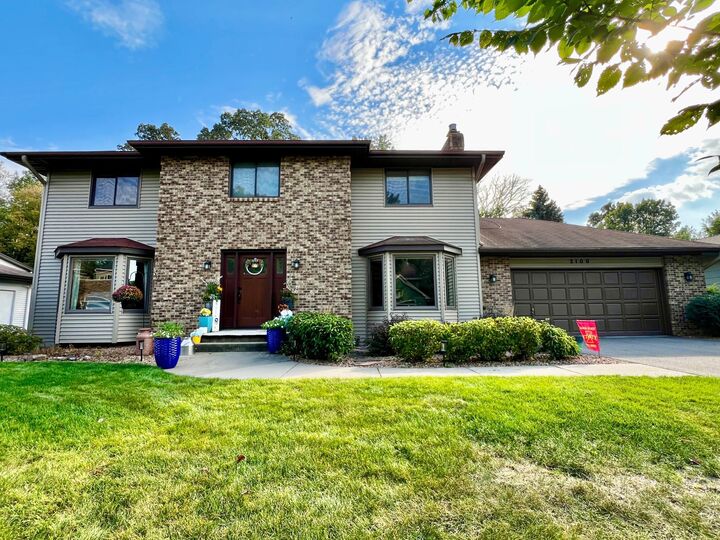 Property Photo: 2100 Viburnum Trail MN 55122