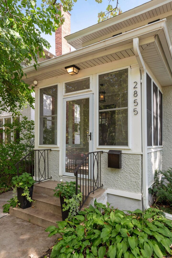Property Photo:  2855 Irving Avenue S  MN 55408 