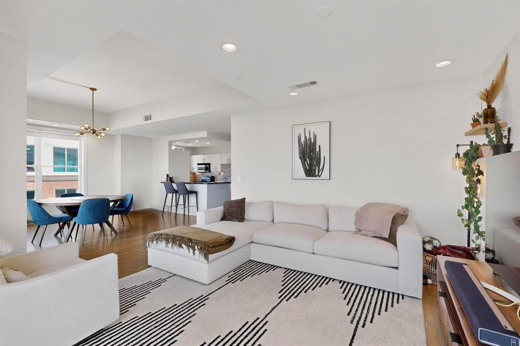 Property Photo: 5055 Addison Circle 736 TX 75001