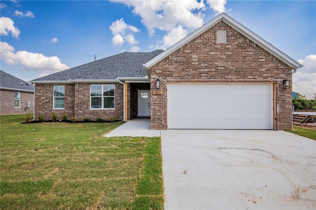 Property Photo: 300 White Oak Street AR 72734