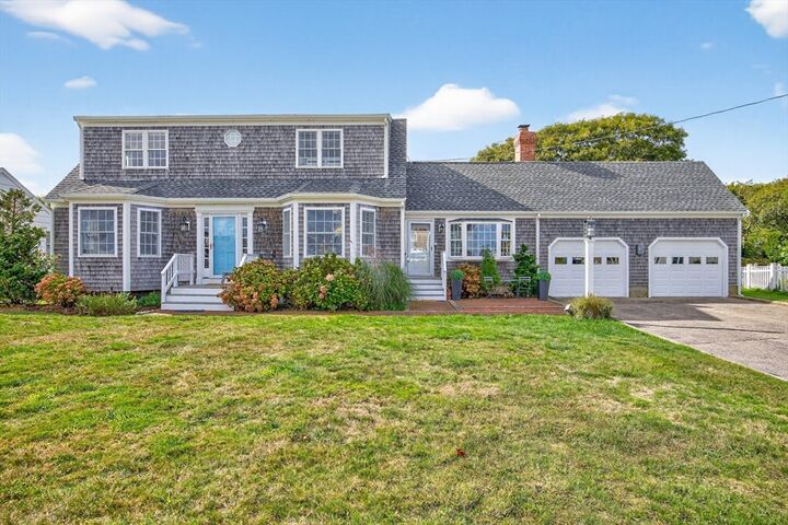 Property Photo:  214 Menauhant Rd  MA 02536 