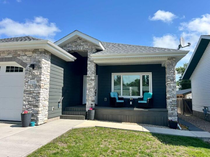 Property Photo: 5132 54 Avenue AB T0B 4N0