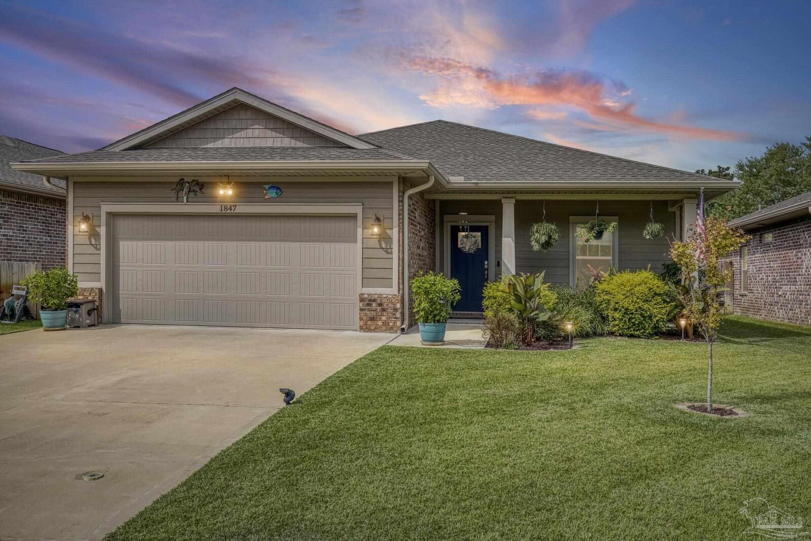 Property Photo: 1847 Medlin Ct FL 32566
