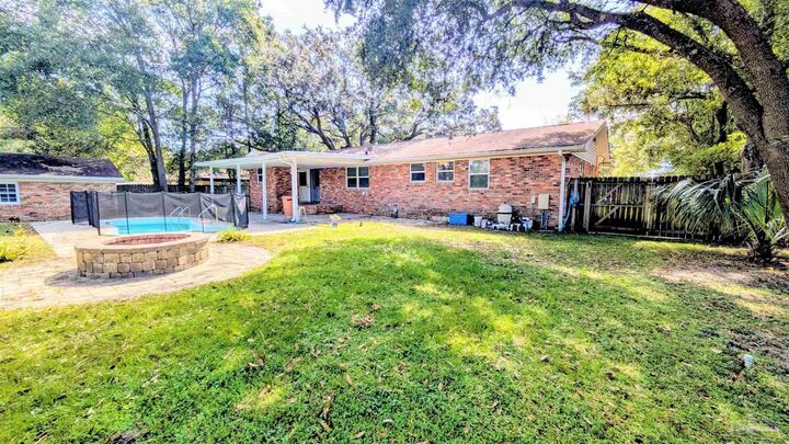 Property Photo:  1370 Tunis St  FL 32503 