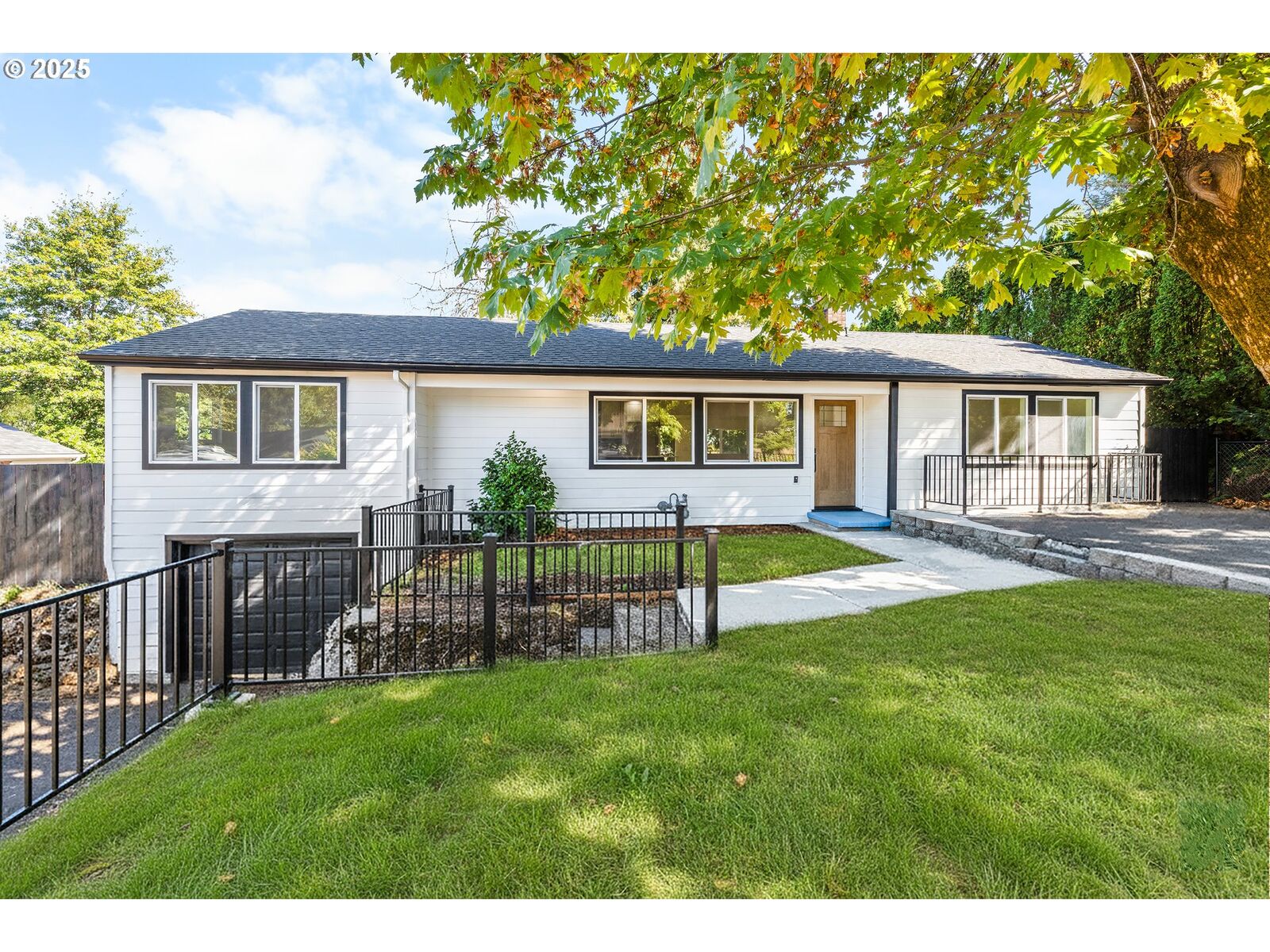 Property Photo:  142 NE 128th Ave  OR 97230 