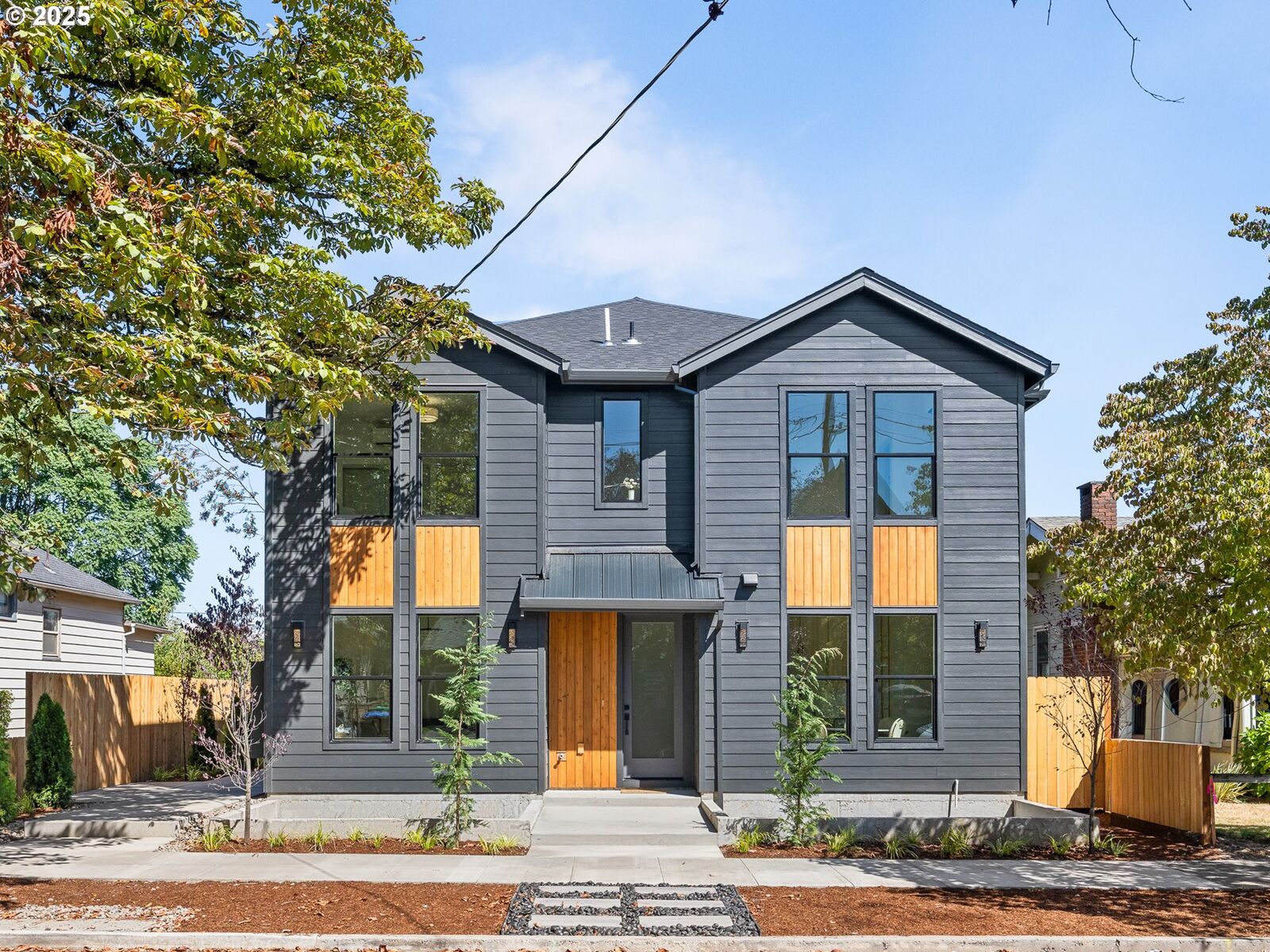 Property Photo: 2069 SE Harold St 7 OR 97202
