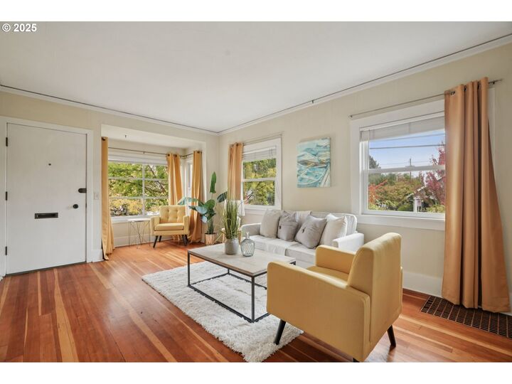 Property Photo:  2758 NE Schuyler St  OR 97212 
