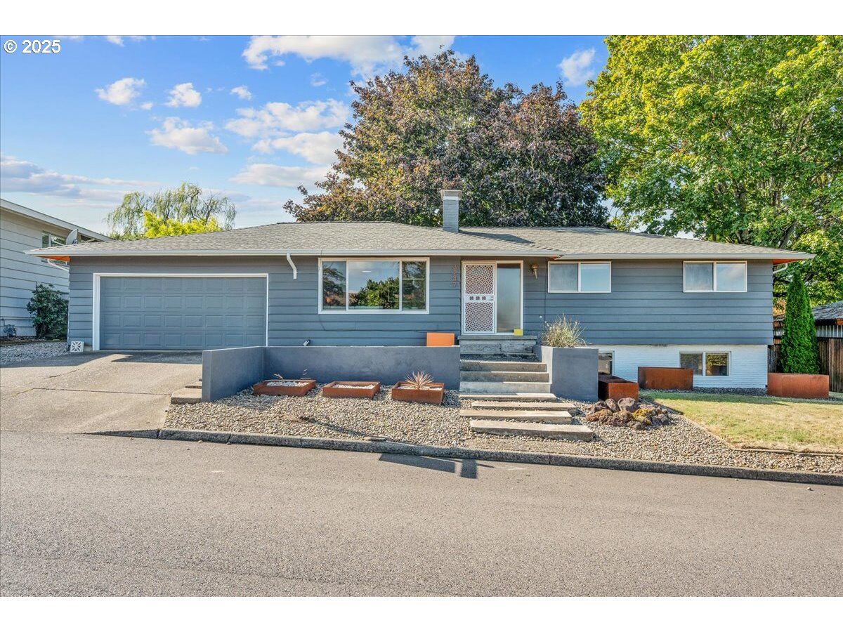 Property Photo:  3247 NE 135th Ave  OR 97230 