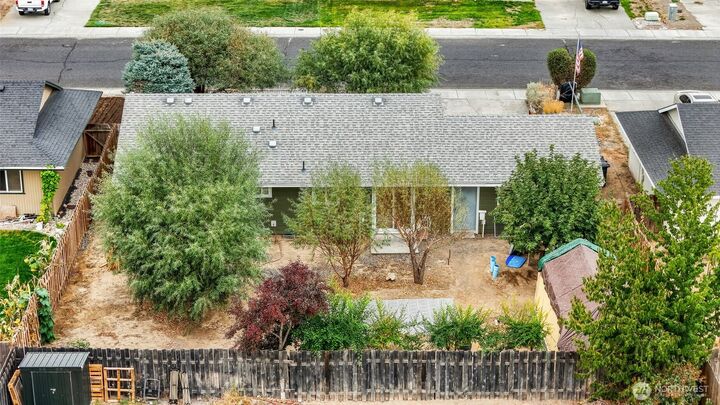 Property Photo:  1001 E Hayden Drive  WA 98837 