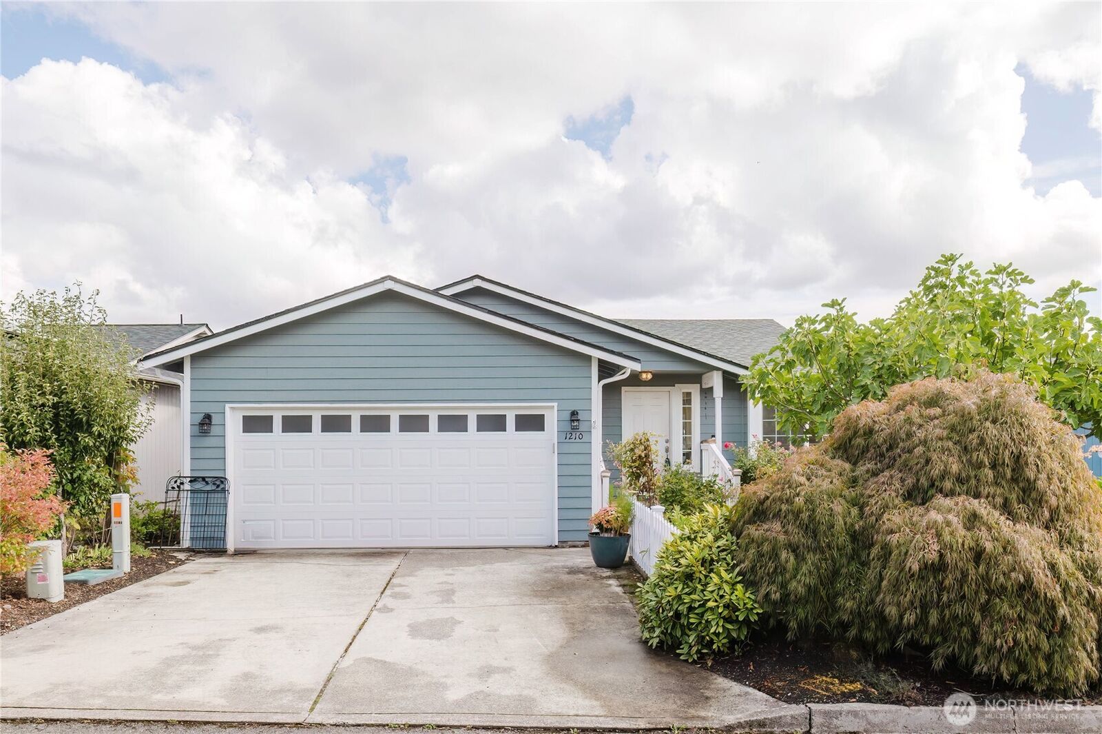 Property Photo:  1210  Daniels Avenue  WA 98312 