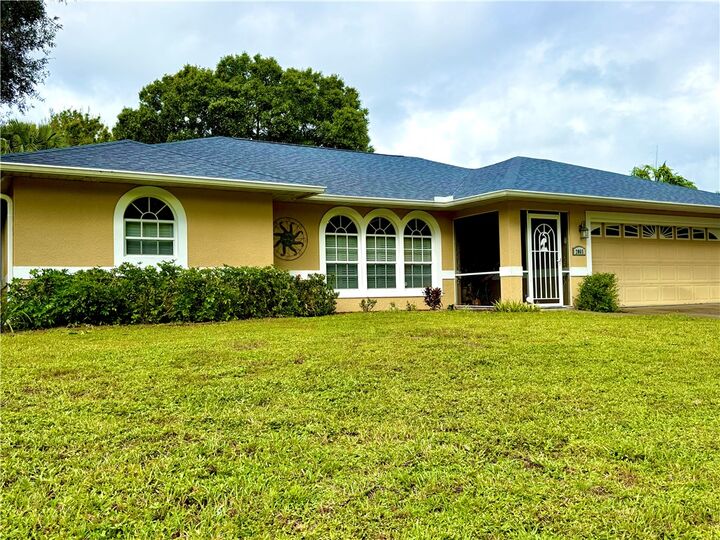 Property Photo: 2065 19th Avenue SW FL 32962