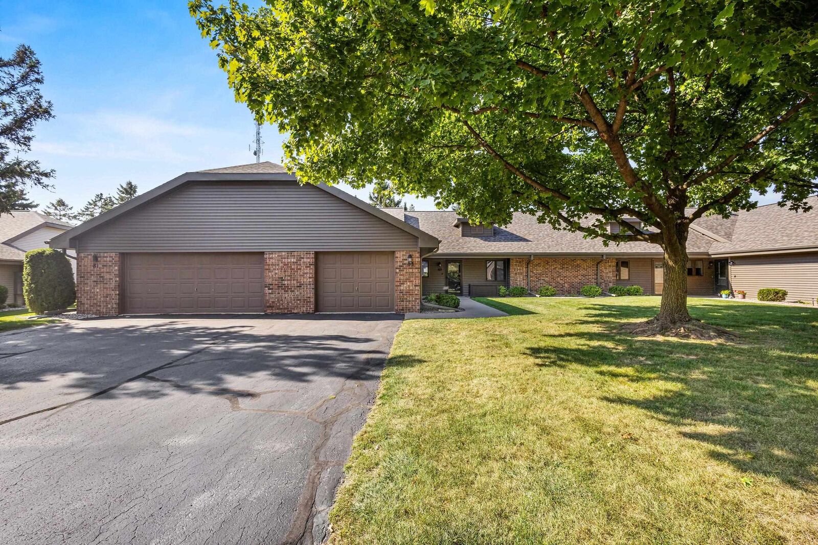 Property Photo:  83 Spencer Village Court  WI 54914 