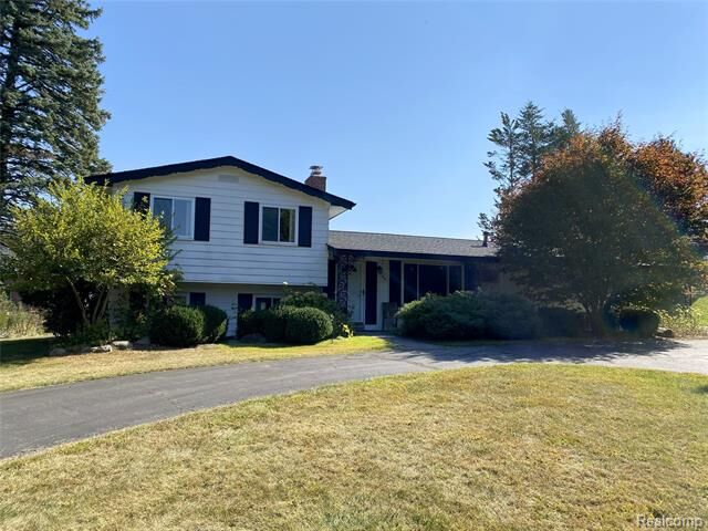 Property Photo:  184 Shagbark Drive  MI 48309 