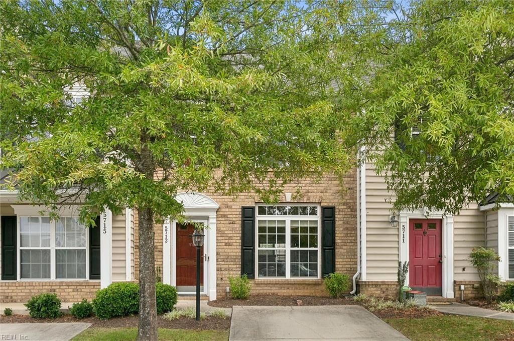 Property Photo: 5713 Flowering Peach Ln VA 23140