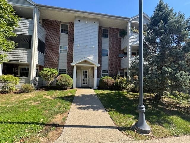 669 Metacom Avenue 17  Bristol RI 02809 photo