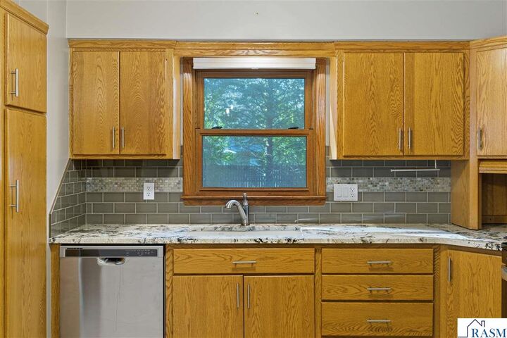 Property Photo:  221 Crestwood Drive  MN 56003 