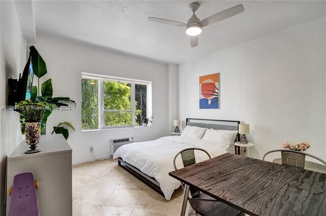 Property Photo:  255 W 24th St 204  FL 33140 