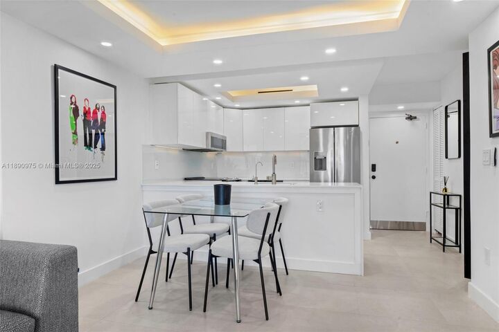 Property Photo:  345 Ocean Dr 326  FL 33139 