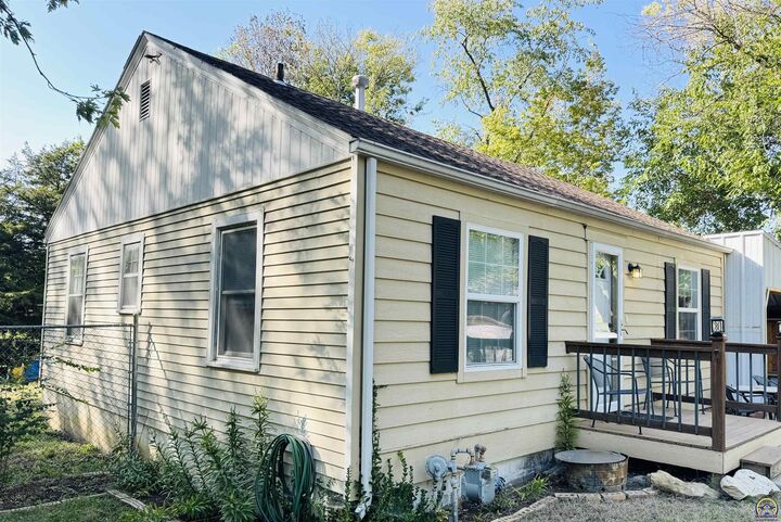 Property Photo: 3019 SE Colorado Ave KS 66605