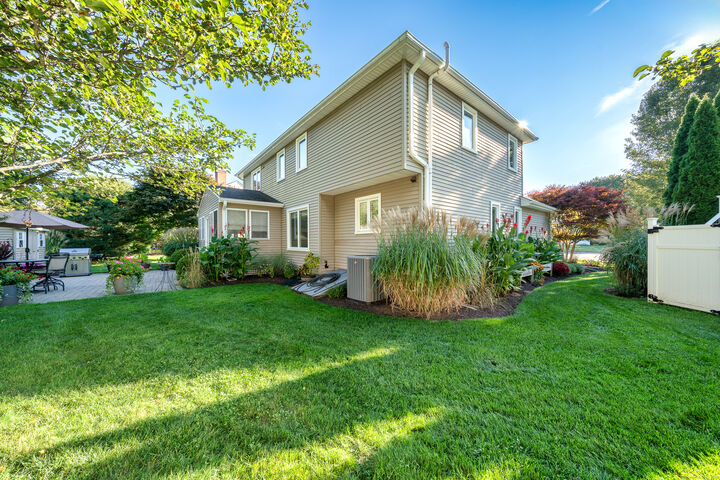 Property Photo:  6 Whitney Court  CT 06416 