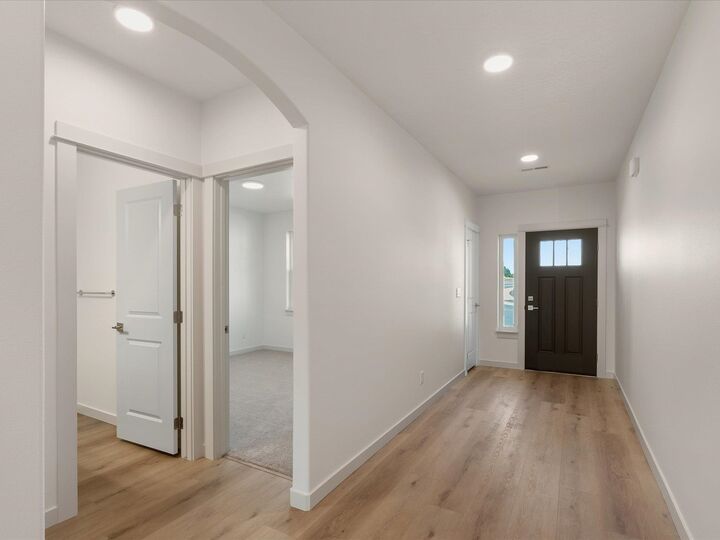 Property Photo:  18134 E Barclay Ct 4/4 Hudson  WA 99016 