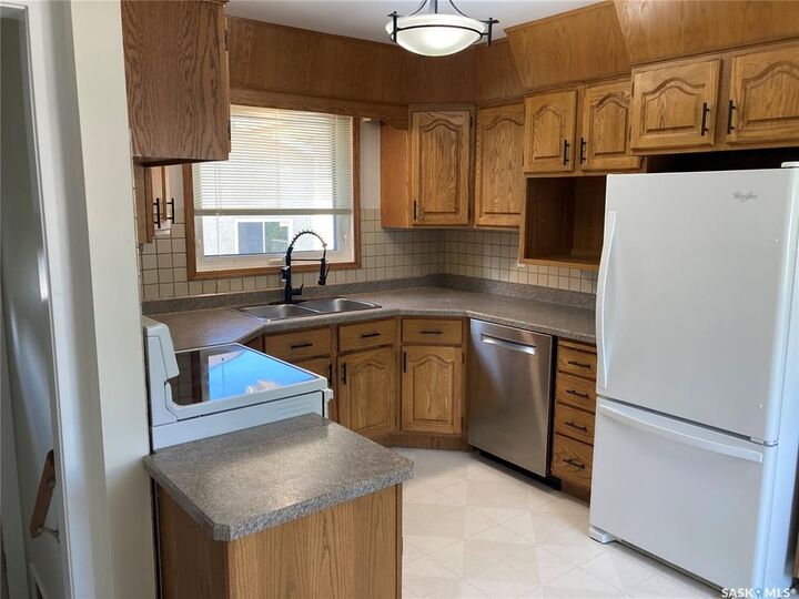 Property Photo: 6 Noble Crescent SK S7K 1B7