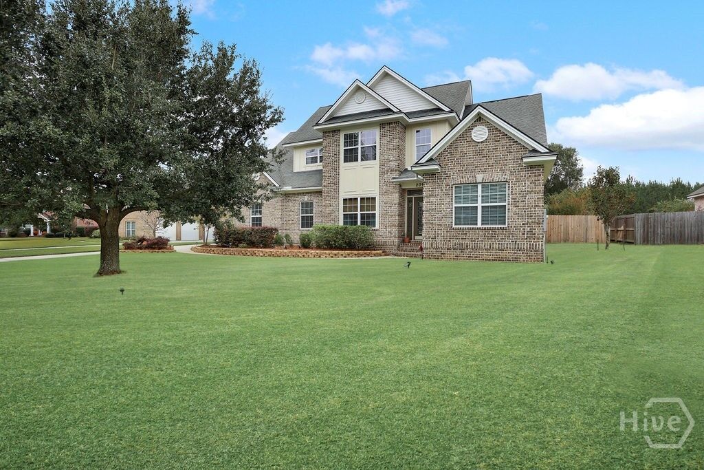 Property Photo: 205 English Oak Drive GA 31326