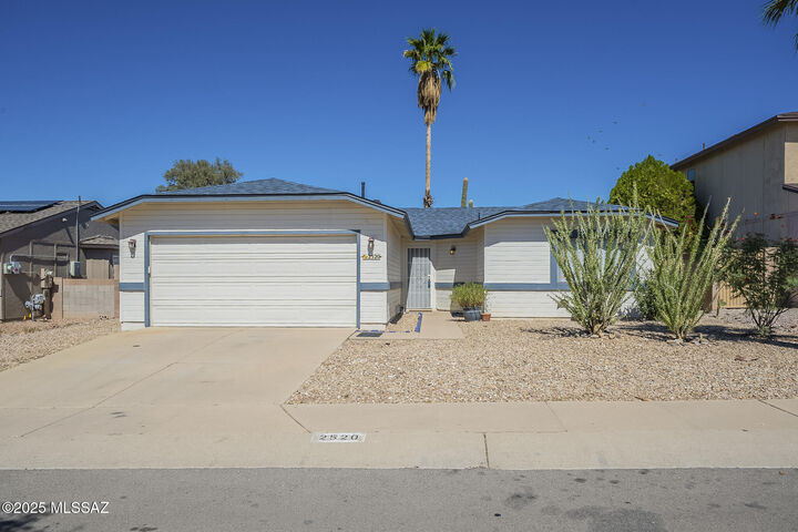 Property Photo:  2520 W Glenbrook Way  AZ 85741 