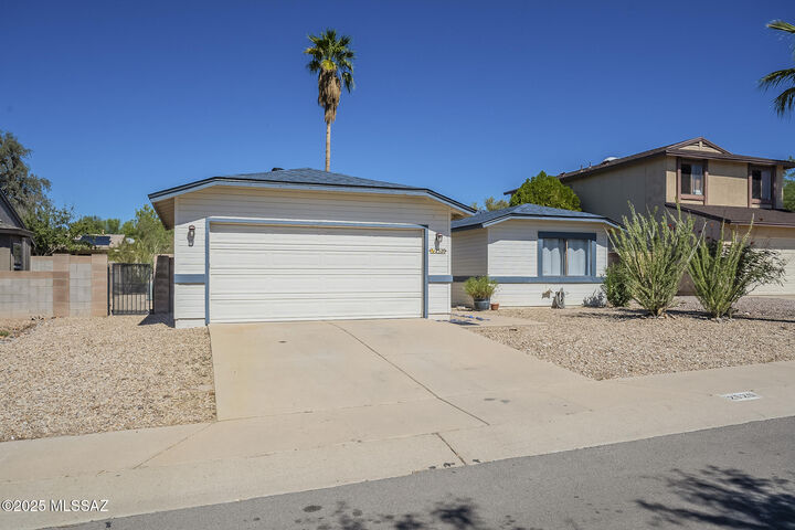 Property Photo: 2520 W Glenbrook Way AZ 85741
