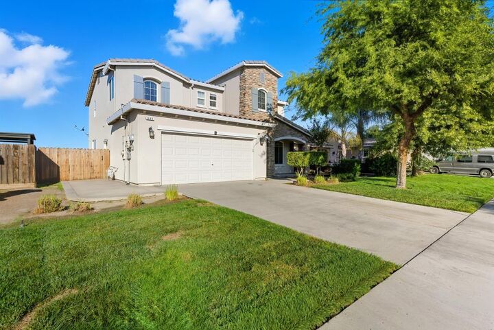 Property Photo:  330 Wawona Avenue  CA 93212 