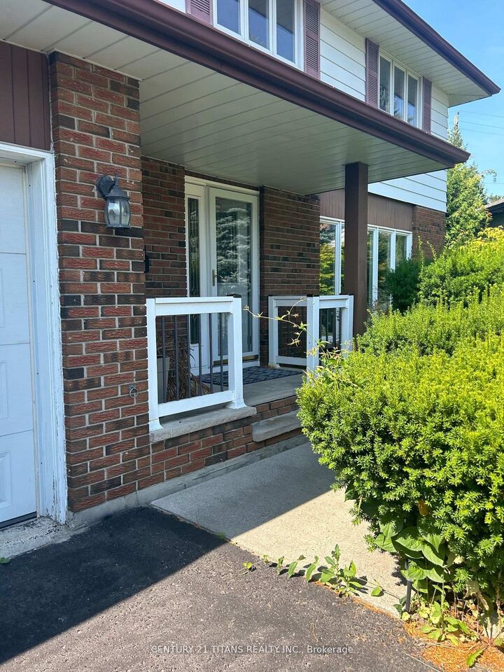 Photo de la propriété: 349 Carnaby Court Main ON L1G 6N7