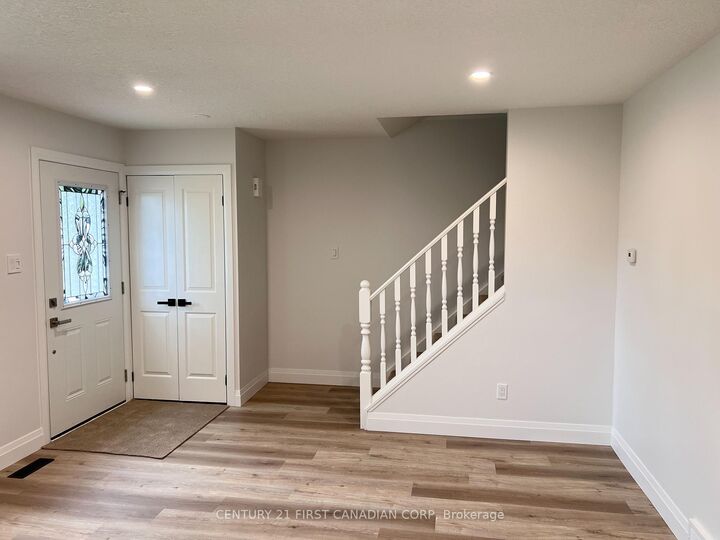Property Photo: 5 Chiddington Gate ON N6C 5K9