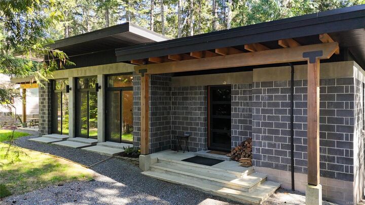 362 Spruce Ave — photo 1