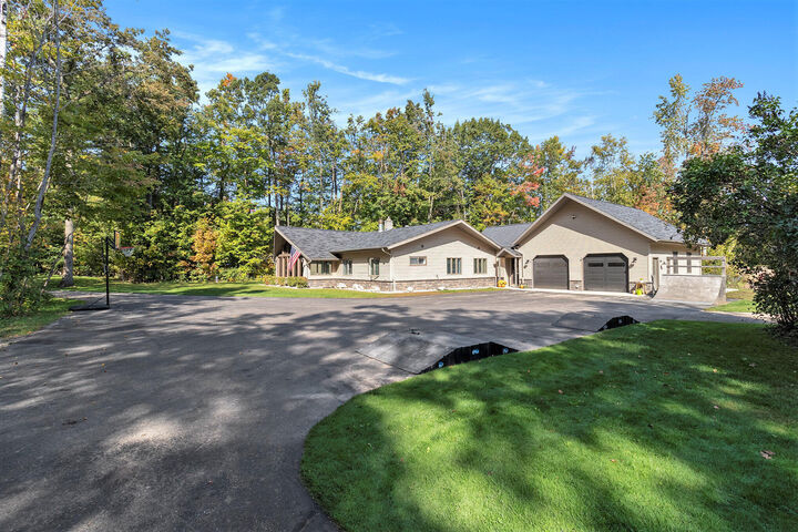Property Photo: 2371 E Mullett Lake Road MI 49749