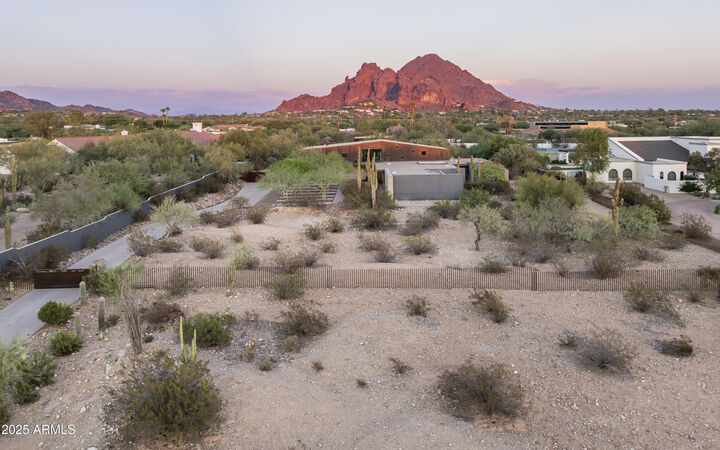 5555 N Camino Del Contento --  Paradise Valley AZ 85253 photo