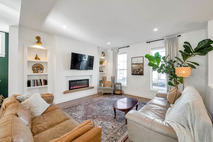 Photo de la propriété:  7819 Cedarbrook Road  BC V2R 6G7 