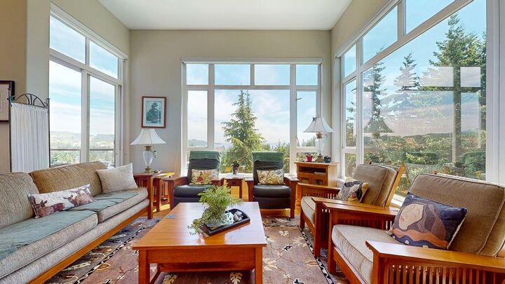 Property Photo: 5780 Trail Avenue 11 BC V7Z 0K5