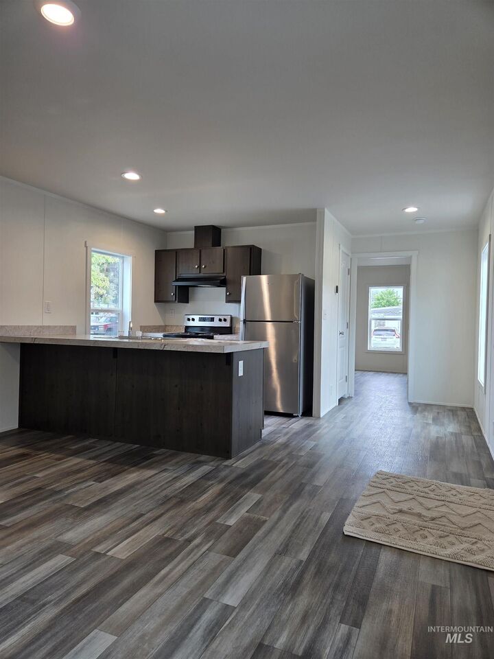 Property Photo:  928 Warner Ave 8  ID 83501