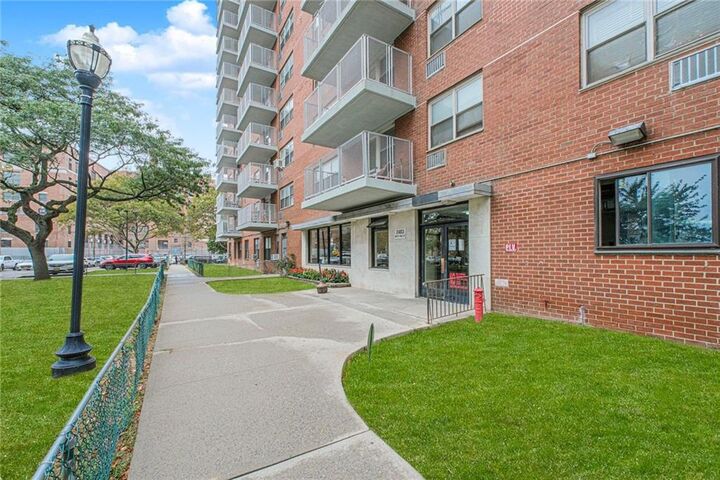 Property Photo:  2483 West 16th Street 3C  NY 11214 