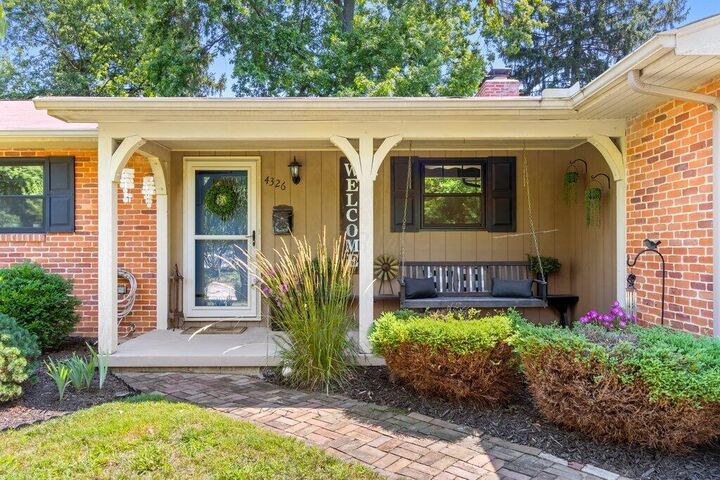 Property Photo: 4326 Kenny Road OH 43220