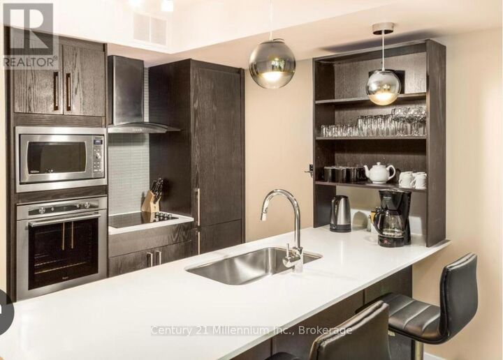 Property Photo:  9 Harbour Street East 6412-6414  ON L9Y 5C5 