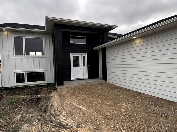 Property Photo: 69 Harvest Bay MB R5G 2X3