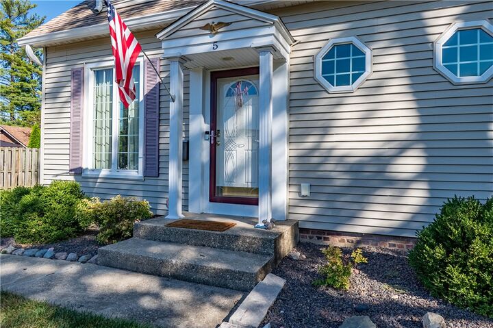 Property Photo: 5 Ridge Court IL 62522