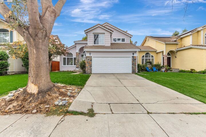 Property Photo: 55 Shakespear Ct CA 95376