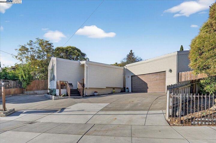 Property Photo:  18201 Lake Chabot Rd  CA 94546 